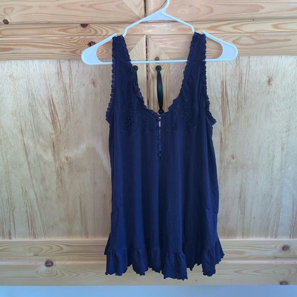 Savage NWOT navy blue lace trimmed tank shirt size S